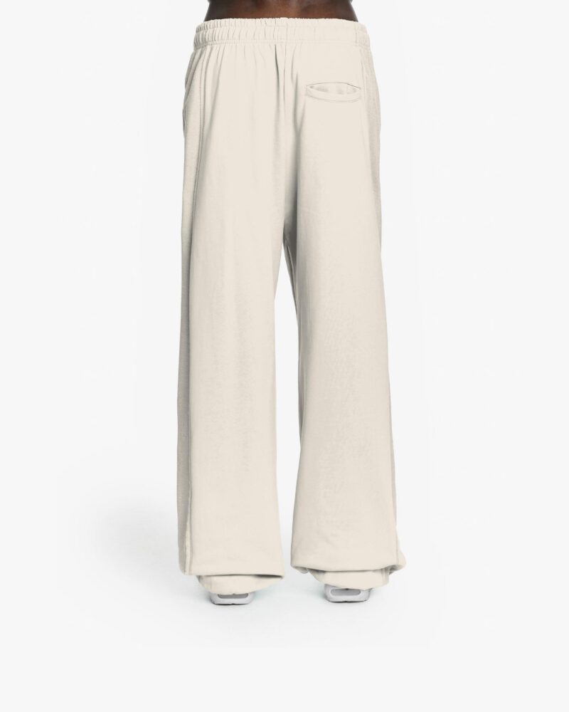 Back_8f0d7f20-e058-4473-81dd-557904420cc8.jpg Back_8f0d7f20-e058-4473-81dd-557904420cc8.jpg