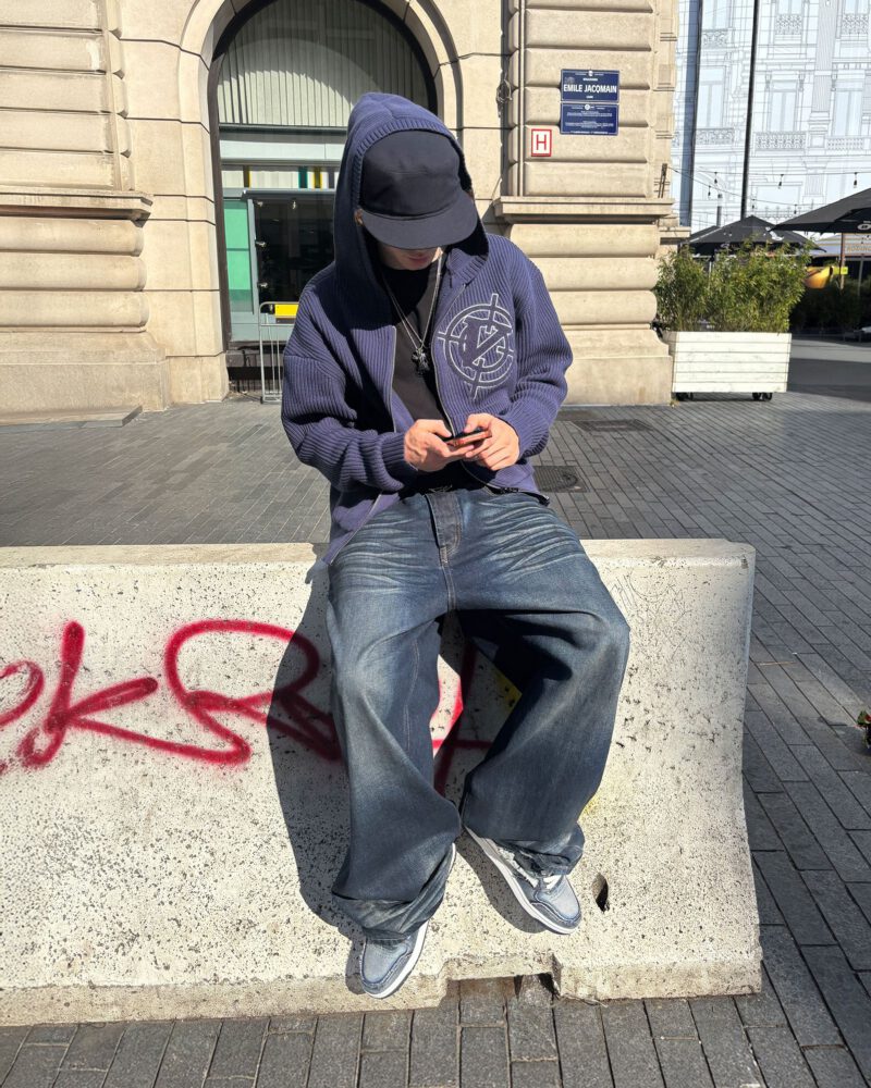 DONE_-V-Logo-Knit-Zip-Hoodie-Navy.jpg DONE_-V-Logo-Knit-Zip-Hoodie-Navy.jpg