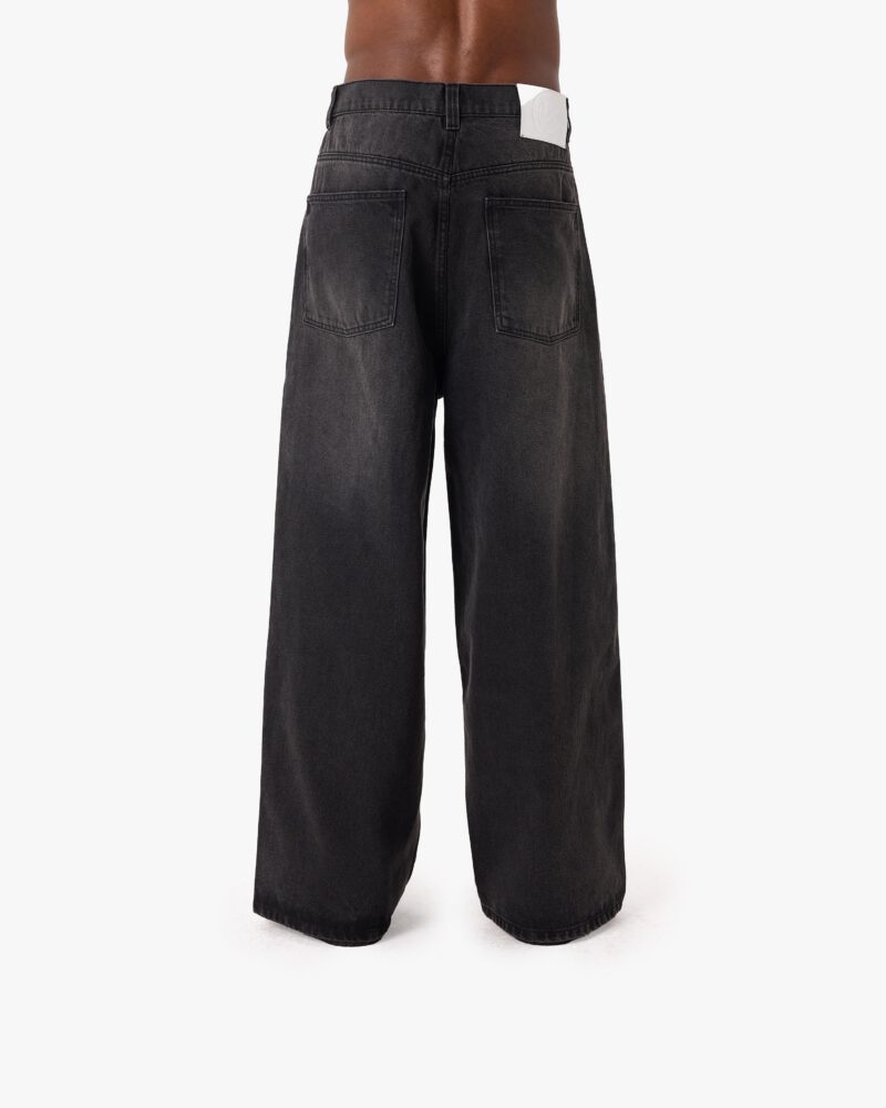 MODEL-BACK_39183ac6-22a2-4168-978a-fed44cc122c6.jpg MODEL-BACK_39183ac6-22a2-4168-978a-fed44cc122c6.jpg