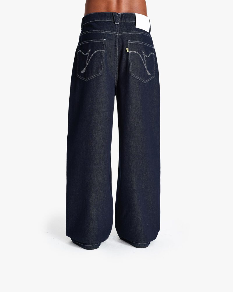 MODEL-BACK_e2cd5019-a659-489d-8d84-7c76aade3511.jpg MODEL-BACK_e2cd5019-a659-489d-8d84-7c76aade3511.jpg