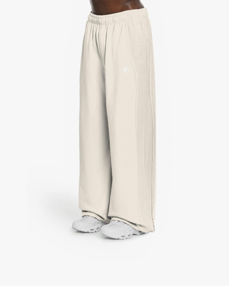 Tilt_e2b167f6-7660-4cf7-8594-53d847616373.jpg Tilt_e2b167f6-7660-4cf7-8594-53d847616373.jpg