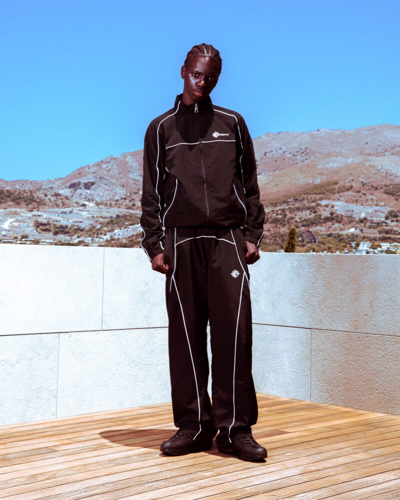 blackv2_1d7d1410-b493-4646-9ea5-29ccd68724ec.jpg blackv2_1d7d1410-b493-4646-9ea5-29ccd68724ec.jpg