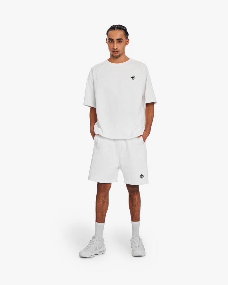 pose1_b2c6f6e3-7c71-4c3e-8423-9e2a8ad44ced.jpg pose1_b2c6f6e3-7c71-4c3e-8423-9e2a8ad44ced.jpg